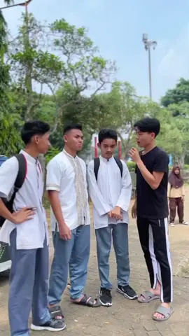 merek hp iPhone atau ukuran pempes😭