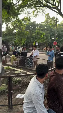 ডাকসু নির্বাচন ঘিরে নারী ভোটারদের সাথে হাস্যোজ্জ্বল মুখে সাদিক কায়েম ও এস এম ফরহাদ বাংলাদেশ ইসলামী ছাত্রশিবি  #শিবির #Shibir #Chhatrashibir #ছাত্রশিবির #বাংলাদেশ_ইসলামী_ছাত্রশিবির 