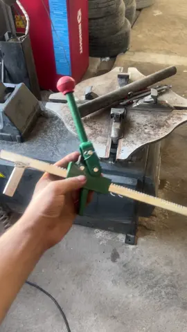 Kìm kẹp banh lốp xe để vá #DungCuSuaXe #BanhLopXe #DoNgheTho #PhuTungXe #SuaXeDeDang 