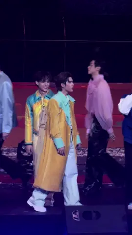 พิป๋อพาจี๋จี๋มาหาพิยิม แล้วพี่ยิมเปิดทางให้จี๋จี๋มากกกกก5555555555 ชอบเลยดิ้  DOMUNDI SPORT DAY 🐻‍❄️ @Porsuppakarn @teetee.wpc 🐶 #DMDSPORTDAY2025  #porsuppakarn #twnpich  #ป๋อตี๋ตี๋ #teeteepor