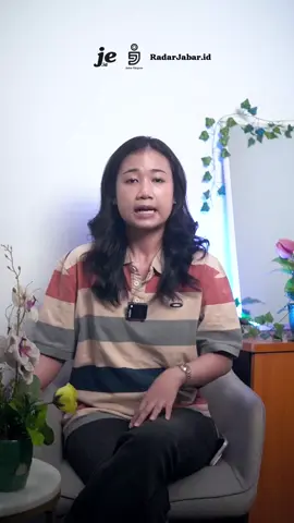 Kematian Affan Kurniawan, ojol yang tewas dilindas rantis Brimob, kini memasuki babak baru. Kompolnas menegaskan, oknum pelaku terancam sanksi paling berat: pemecatan tidak hormat hingga proses pidana. Bripka R, sopir rantis, serta Kompol K disebut sebagai pelanggar berat. Sementara lima anggota lainnya menghadapi sanksi etik tingkat sedang. Publik kini menanti, apakah keadilan untuk Affan benar-benar ditegakkan, atau hanya berhenti di meja sidang etik. #affankurniawan #brimob #rantisbrimob #Ojol #demo 