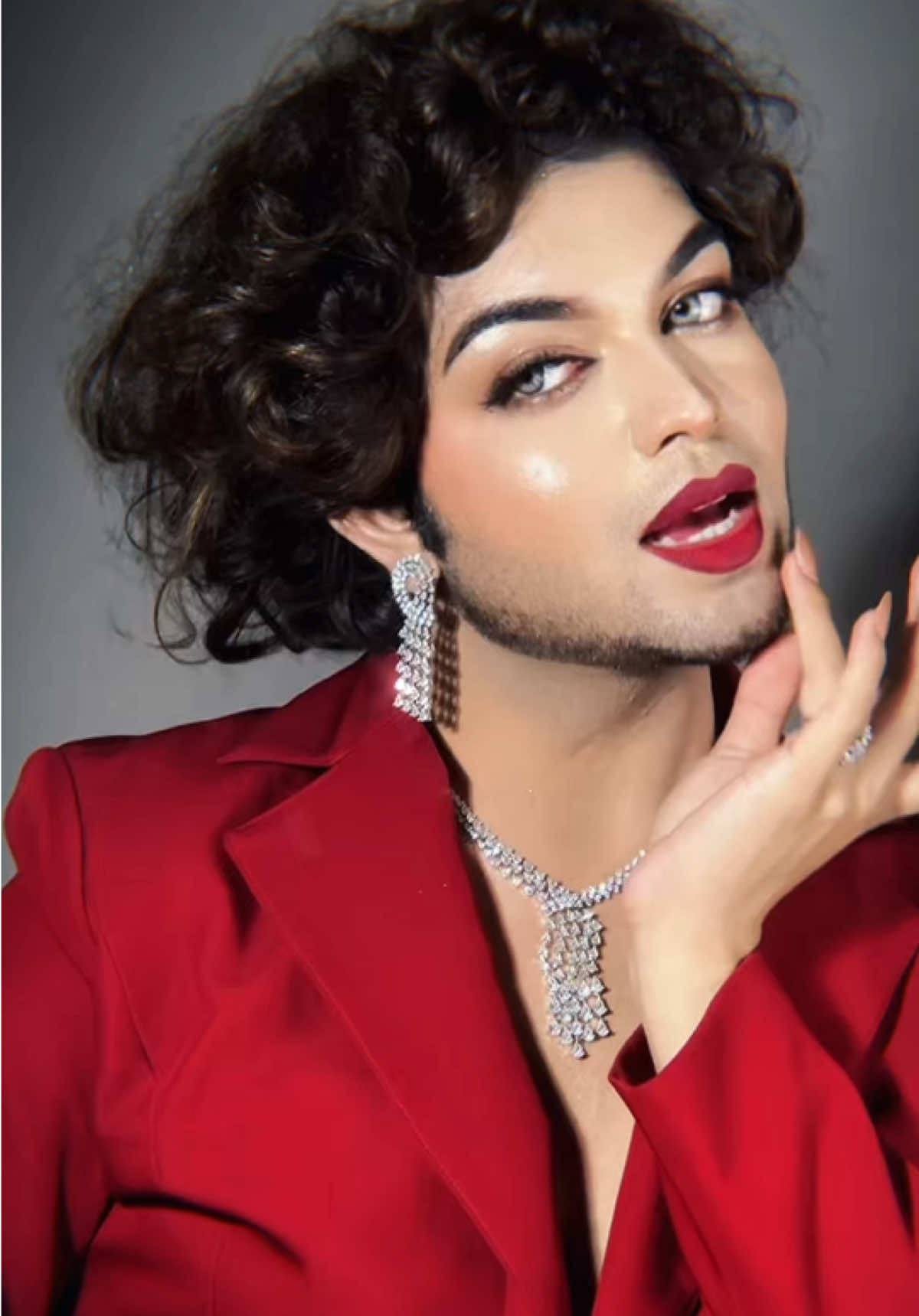 Kaliyon jaisa husn Jo paya ✨. . . . . #NehaKakkar #TuCheezBadiHaiMastMast #SexyExpressions #HotReel #DesiSwag #BollywoodDance #ReelKaroFeelKaro #ExpressionQueen #SizzlingLook #ReelItFeelIt #Foryou #ExplorePage #TrendingNow #SlayQueen #FaceGameStrong #ViralReel #redlips #jinniechirag 