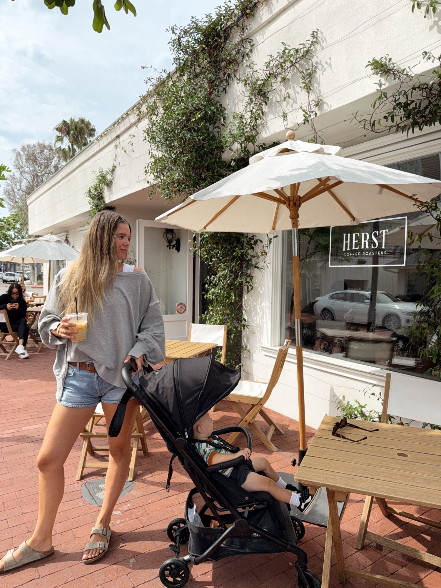 Style meets function ✨ A stroller that’s lightweight, sleek, and travel-ready — because fashion doesn’t stop when you’re a mom. 🎬@bebavowels #ChicMama #TravelInStyle#MompushVelo #momlife #ToddlerTravel#parentingtips#LightweightStroller #EverydayStyle #MomsofTikTok #parentsoftiktok ##mompushstroller #mompush #fyp