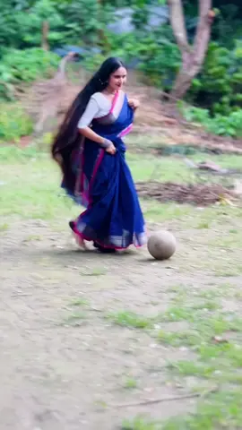 শাড়ি পরে ফুটবল খেলতে যেয়ে পায়ে ব্যথা পাইছি   😭😂😍.        Saree :AcHol - আচঁল   #videoviralシ #foryoupageシ #trend #funny #football @TikTok Bangladesh @Foryoupage 