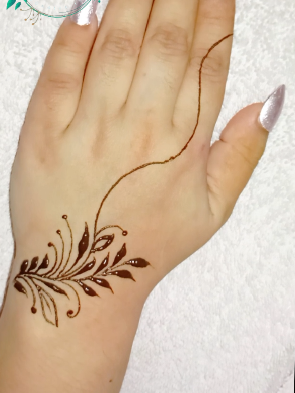 simple aesthetic henna design 💞✨  fingers inspo ✨💞  Aesthetic Mehendi design ❤️🌹 stainless available  contact @مہندی کا جھاں 🌎😍♥️  #foryoupage  #mehendi  #henna  #1million #fypage   