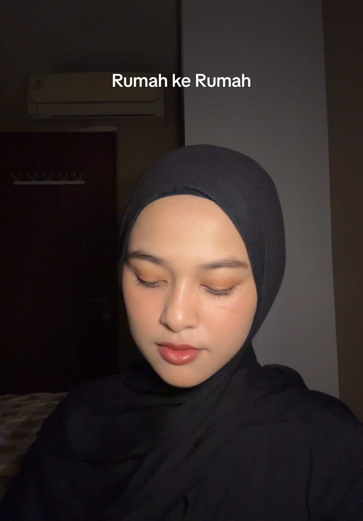 Rumah ke Rumah - Hindia  baru sadar ekspresi dari awal sampe akhir gini 😐