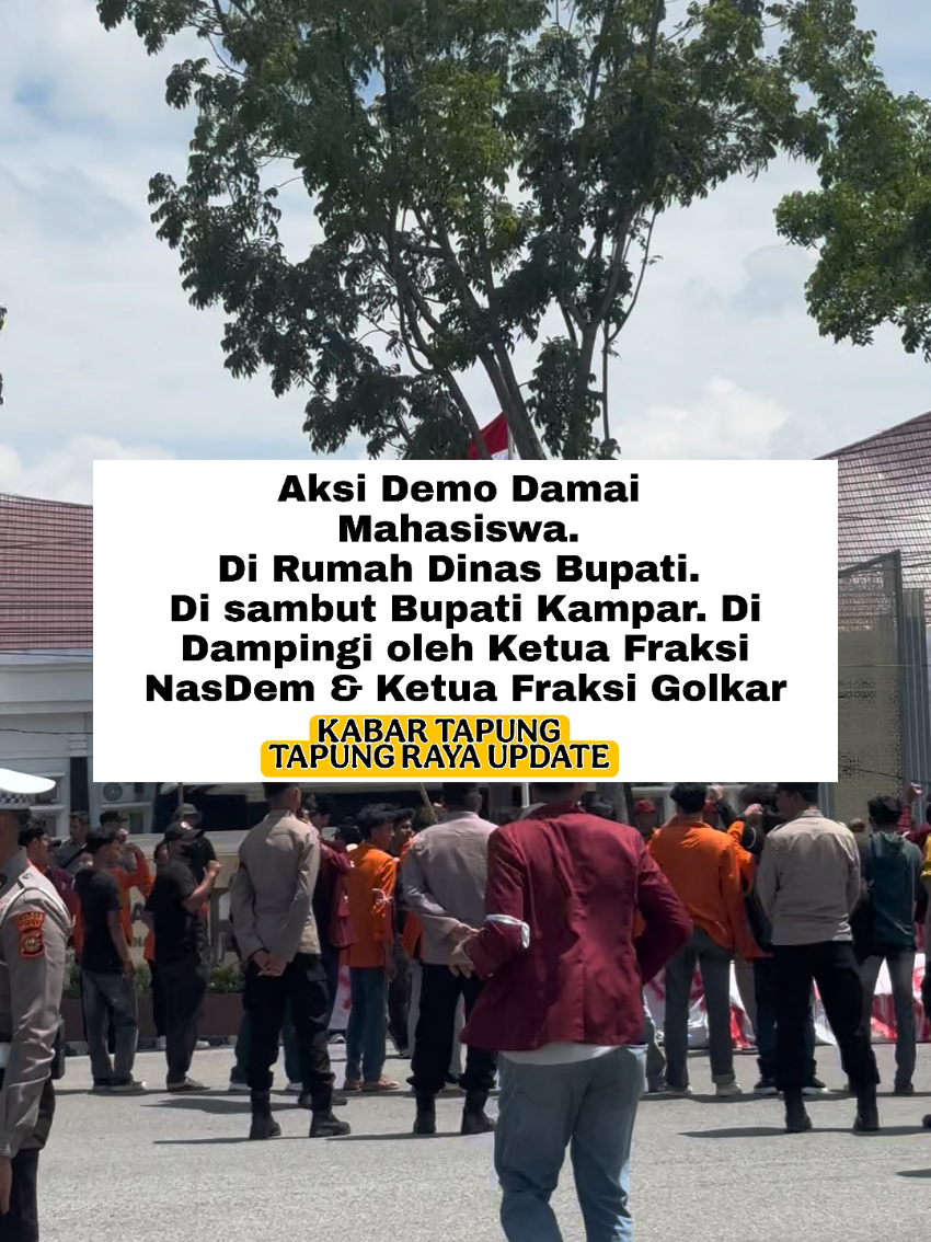 Demo Mahasiswa di lanjutkan di depan rumah dinas Bupati Kampar .  Dan tidak lama Bapak Ahmad Yuzar datang menemui mahasiswa dan di susul oleh Ketua Frkasi NasDem dan juga ketua Fraksi Golkar. (Eko sutrisno & Jordan Saragih).  Aksi Demo tersebut berjalan damai dan baik.  Semoga apa yang di sampaikan mahasiswa dapat teruss di dengar oleh pejabat publik.  doc. kabar tapung #kampar #tapung #fyp #viral #riau 