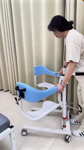 Don't pick up, move the elderly in multiple scenes, and help the elderly to take a bath in the toilet. #patienttransport #nursing #patienttransferchair #disabled #wheelchair 