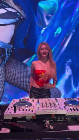 Dj Vy Vy xinh đẹp , chỉnh nhạc hay tại AQUA CLUB QUAN 1                                 #Aquaclub #clubquan1 #topBarsaigonq1 #nhachaymoingay #viral 