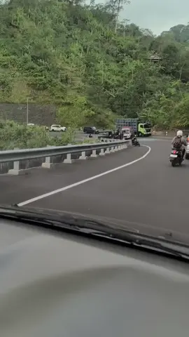 Gitgit 3 Sept 2025 diperkirakan mobil pickup kehilangan kendali dari arah atas  Mogi Rahayu🙌