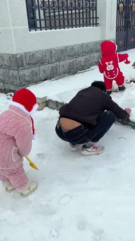 Snow removal, lnteresting ice #ice #snow #satisfying #oddlysatisfying #usa #europe 