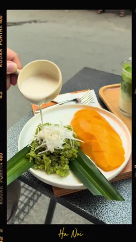 Xôi xoài phong cách cốm Tú Lệ mà matcha cực hợp style thu Hà Nội. 