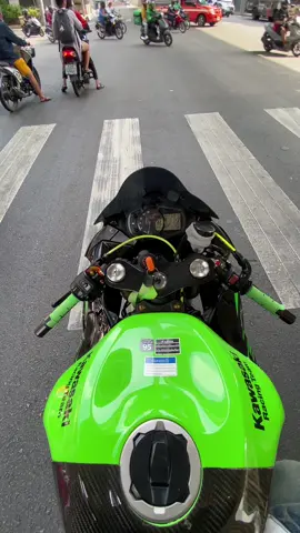 จอดน้าสุดแบบนี้รู้สึกไม่ค่อยปลอดภัยสักเทาไร😁#บ#บิ๊กไบค์t#tiktokz#zx636ด#ดันขึ้นหน้าฟีดที