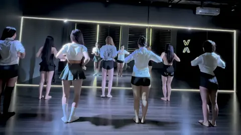 Lớp học mà ce thíchhh nhất. Mời ce đăng kí 🙆🏻‍♀️💃 #fyp #xuhuong #viral #dancebar #daynhay 