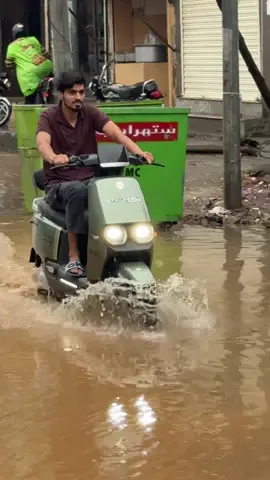 This is how Hispeed TAILG works. No need to worry because our scooter are waterproof 💦 #fyp #viral #trending #foryoupage #hispeedsialkot 