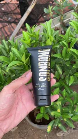 Rekomendasi Sabun cuci muka nihh🫵🏻 #facewashsombong #gantenggakribet #skincareviral 