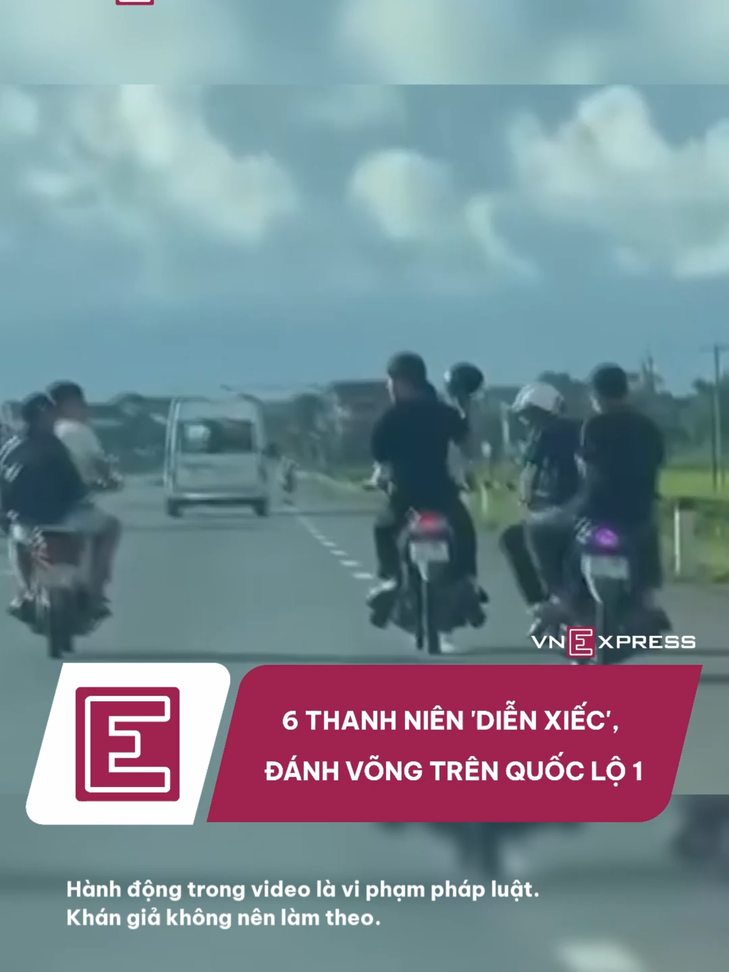 Nhóm 6 thanh niên lái xe máy lạng lách, đánh võng, dùng mũ bảo hiểm đánh nhau trên quốc lộ #vnexpress #tiktoknews #vne #giaothong #tinnong