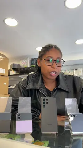 Lequel de ces Samsung tu prends ? N’hésite pas à nous le dire en commentaire !😜 📍 1 rue Montgallet 75012 Paris #telephoneoccasion #samsungzflip5 #samsungs22ultra #leboncoin #univack 