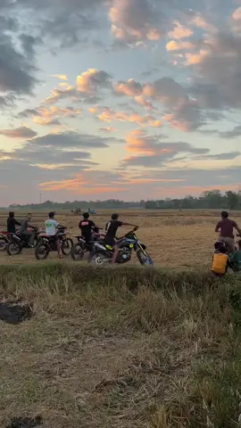 🍂🍂 #crf150l #fyp #senjasorehari 