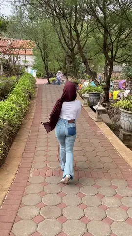 pov : kamu jalan sama botol yakult🙂‍↕️