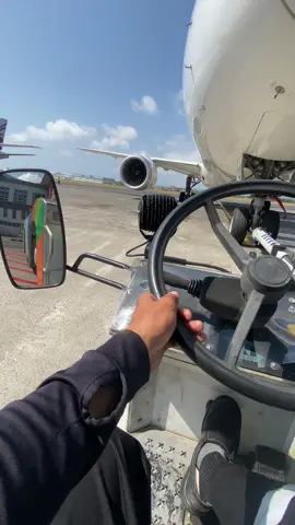 Rutinitas #airportlife #fyp #airplane #aviationlovers #pushbackaircraft 