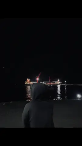 tidak ada adegan romantis hanya secangkir kopi,rokok favorit, pertemanan kecil kehidupan sederhana yang damai#fyp #vibesrokok #sadvibes🥀 