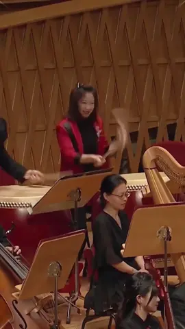 Cuộc sống không bao giờ thuận buồm xuôi gió, bạn mệt, người khác cũng mệt, bạn khổ, người khác cũng khổ, nhưng có người im lặng, có người nghiến răng tiến về phía trước #anhtrungofficial 
