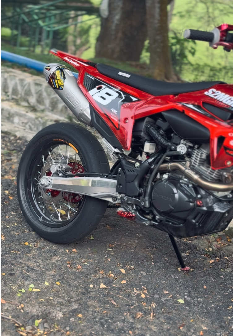 Langsung aja order😛 #crf #crfinthesky #supermoto  