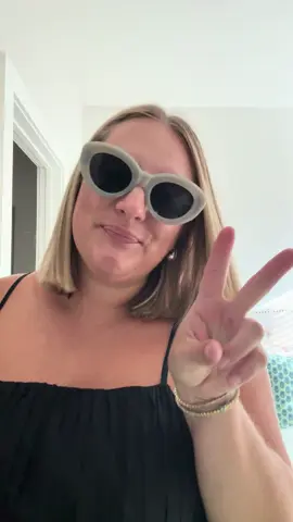 OOTD w/ some transitioning to fall style tips 🍁 #OOTD #summertofallstyle #styletips #personalstylist #microinfluencer 