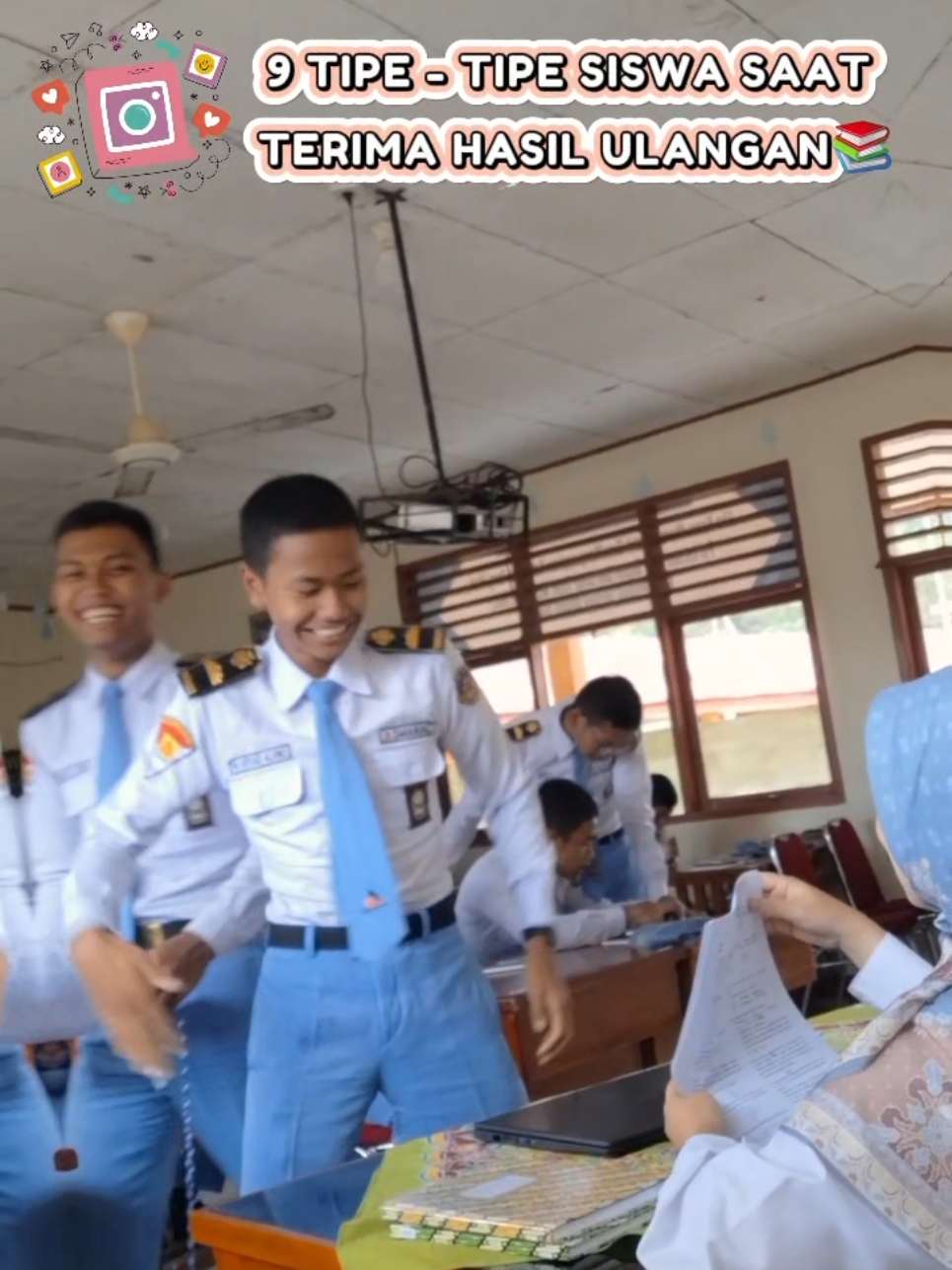 Paling senang pas pembagian kertas ulangan, karena ekspresi mereka bikin mood 🔥🔥 (kita keluarkan satu persatu draf yang sudah berdebu ini) #smanagamcendekia #guru #sma #boardingschool #fyp 