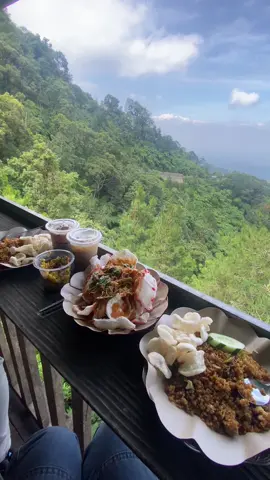 Nyekel pedang karo mumbul , ojo lali madang karo tiwul 🤣 #cafeprongos #cafeprongoskediri #kediri24jam #kediri 