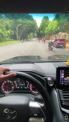 Sáng sớm tươi mát, thong dong dạo phố 😊. #landcruiser  #xuhuong 