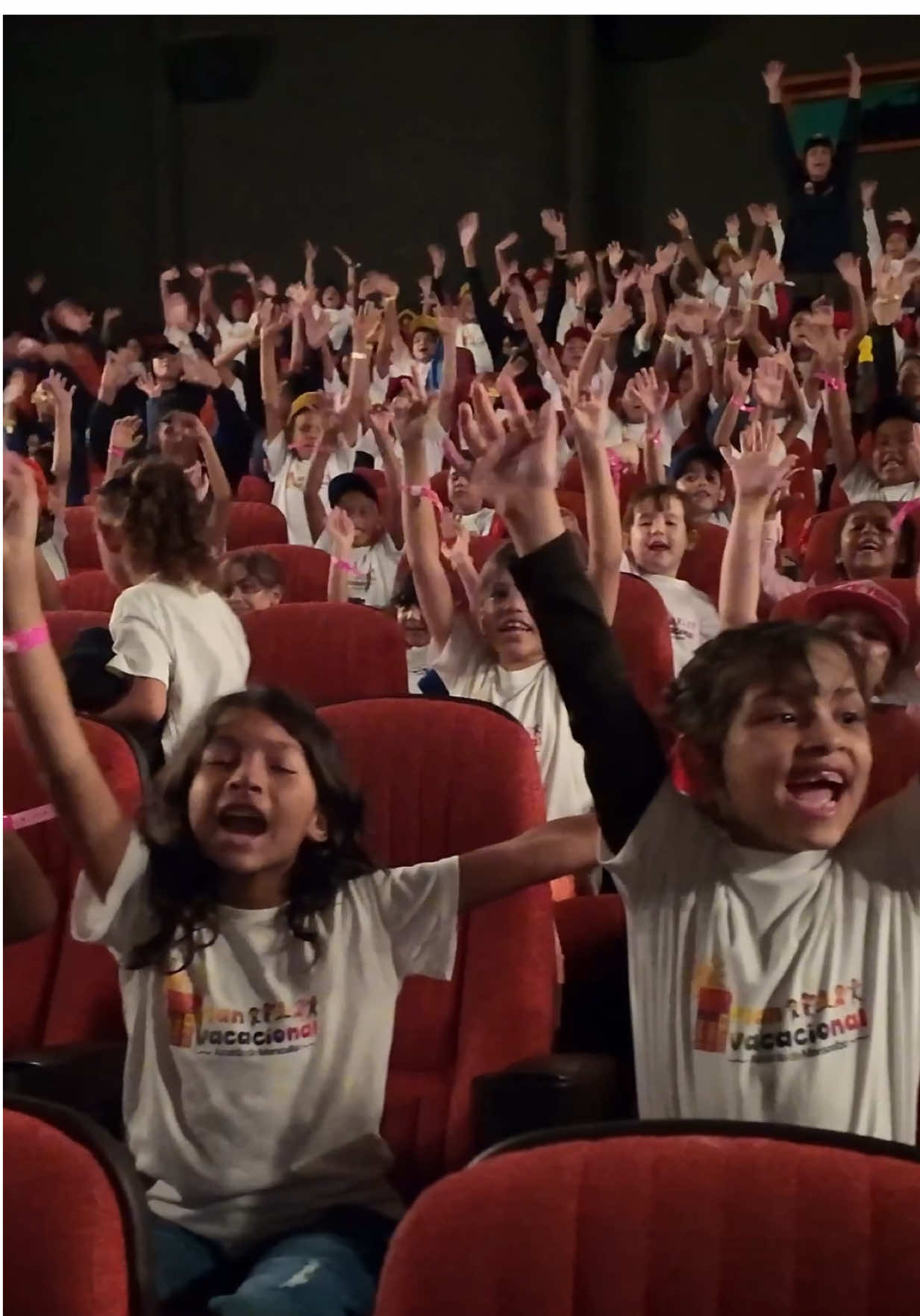 En el segundo día del Plan Vacacional 2025, los hijos e hijas de nuestros trabajadores municipales vivieron una jornada inolvidable: cine, juegos tradicionales y mucha diversión.