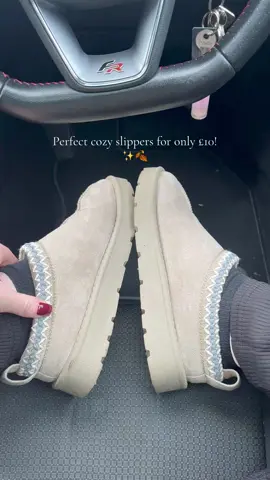 Fur lined slippers for this fall > 🍂 I have linked them above my name in the video 🥰 @Sole London UK #slippers #autumn #uggs #uggseason 