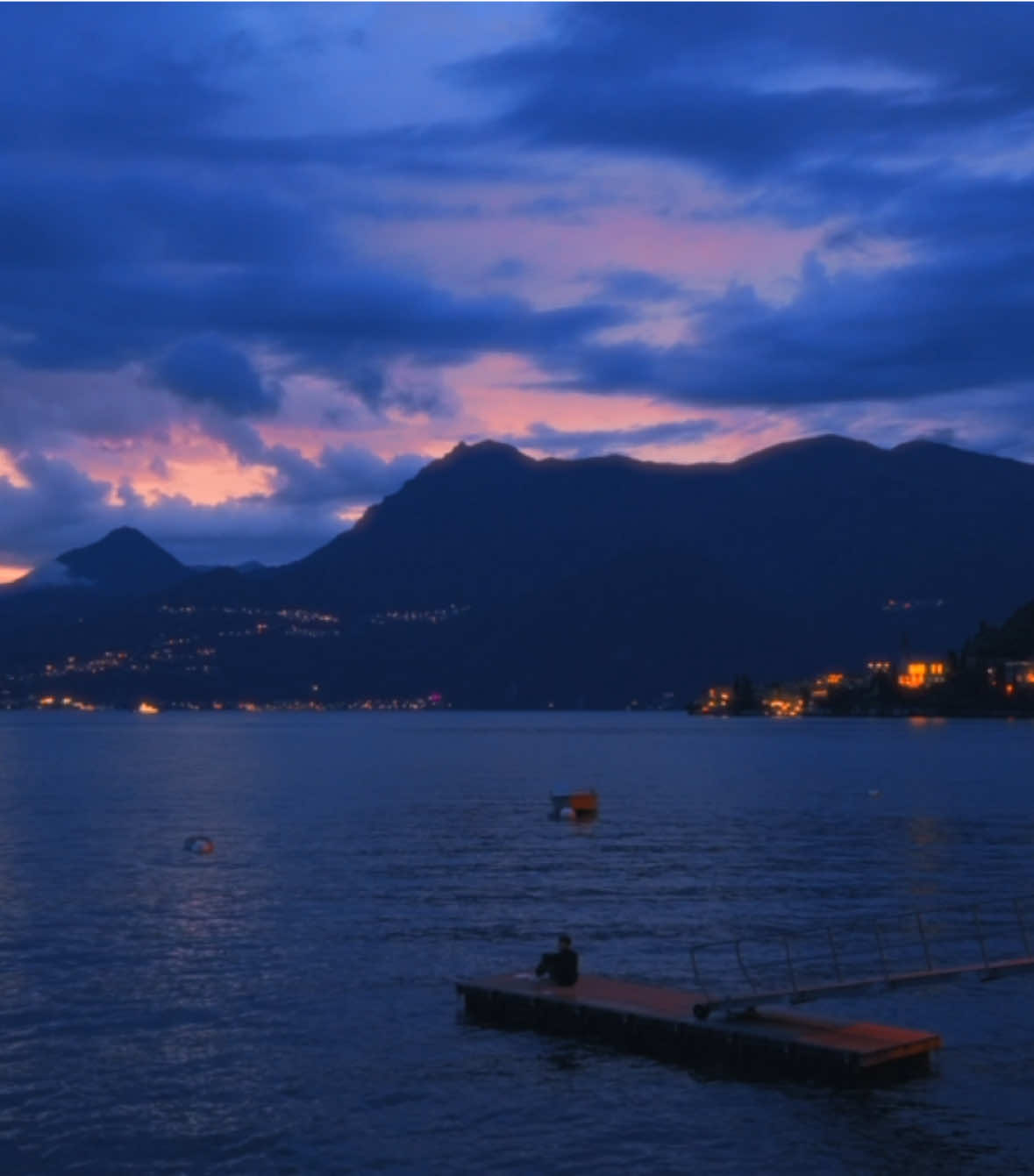 lake como in blue hour #cinematic #travel #italy #filmmaking 