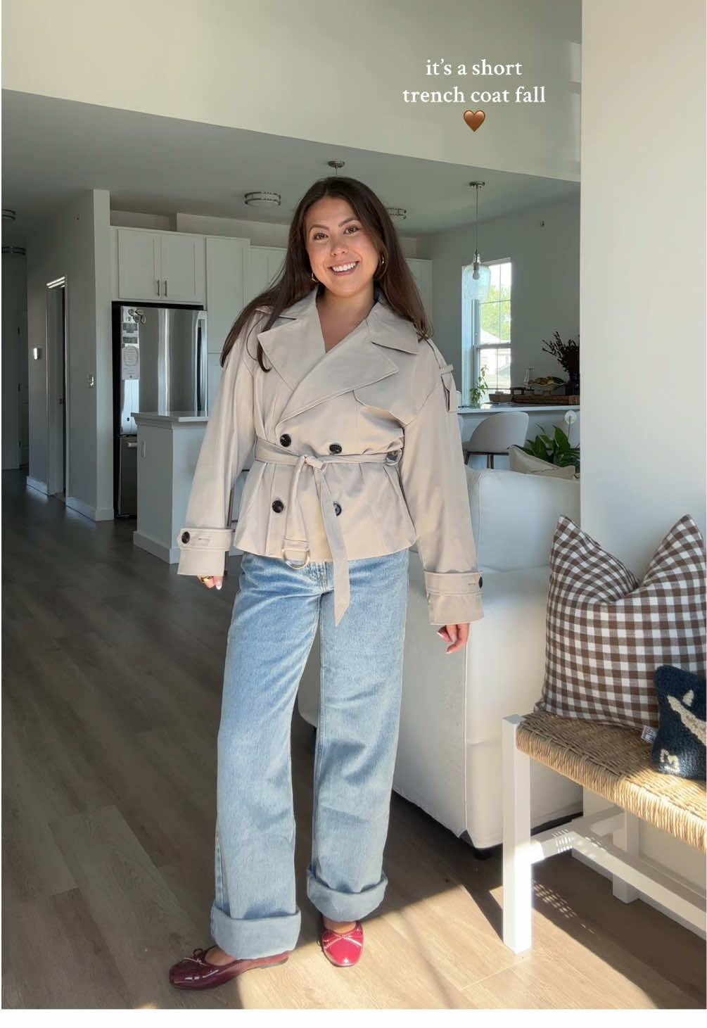 In love with this one!! Wearing a size small 🍂 #trenchcoat #trenchcoatoutfit #shorttrenchcoat #croppedtrenchcoat #falljacket 