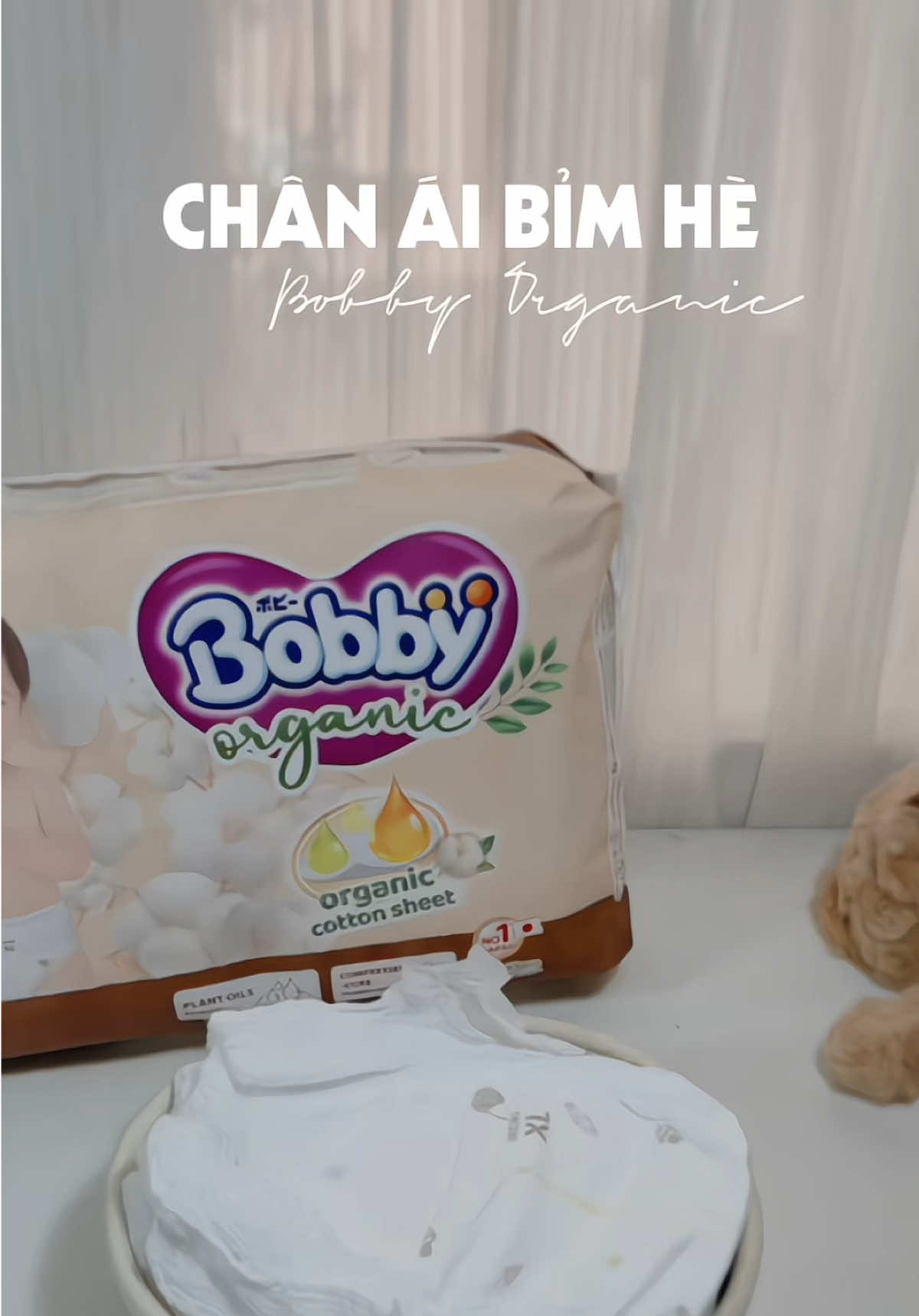 Chính thức dùng sang túi Bobby Organic thứ 3 trong mùa hè này. Bỉm mềm, chun êm, thấm hút tốt, Gạo mặc cả ngày và đêm nhưng chưa hăm hay tràn hôm nào, giá rất phải chăng, bỉm mới quà xịn nữa chứ, quá Ưnggg #metrauga #mevabe #bobbyorganic