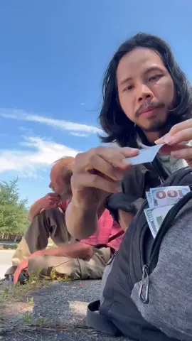 Đang gửi ông chút lộc nhỏ 🍀 Giàu rồi nhớ giúp người khác nha 😎 Cho đi là nhận lại 💖 Cuộc sống mà, hên thôi 🎉 #ChoDiLaNhanLai #MayMan #YeuThuong #TikTokTrend #Tichcuc 