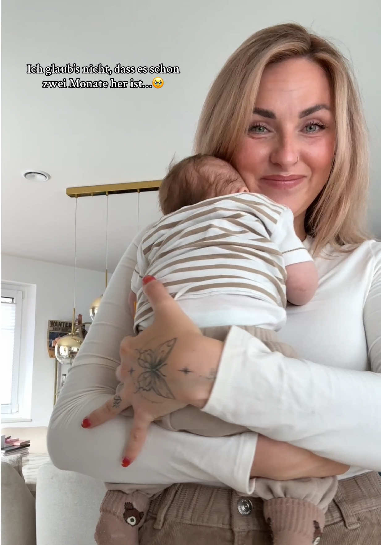 Es fühlt sich so komisch an, dass die Zeit einfach weiterläuft, obwohl sie für mich ein bisschen stehen geblieben ist. 🥹🩵 #aliciasmumlife #mamaleben #schwanger #geburt #fy 