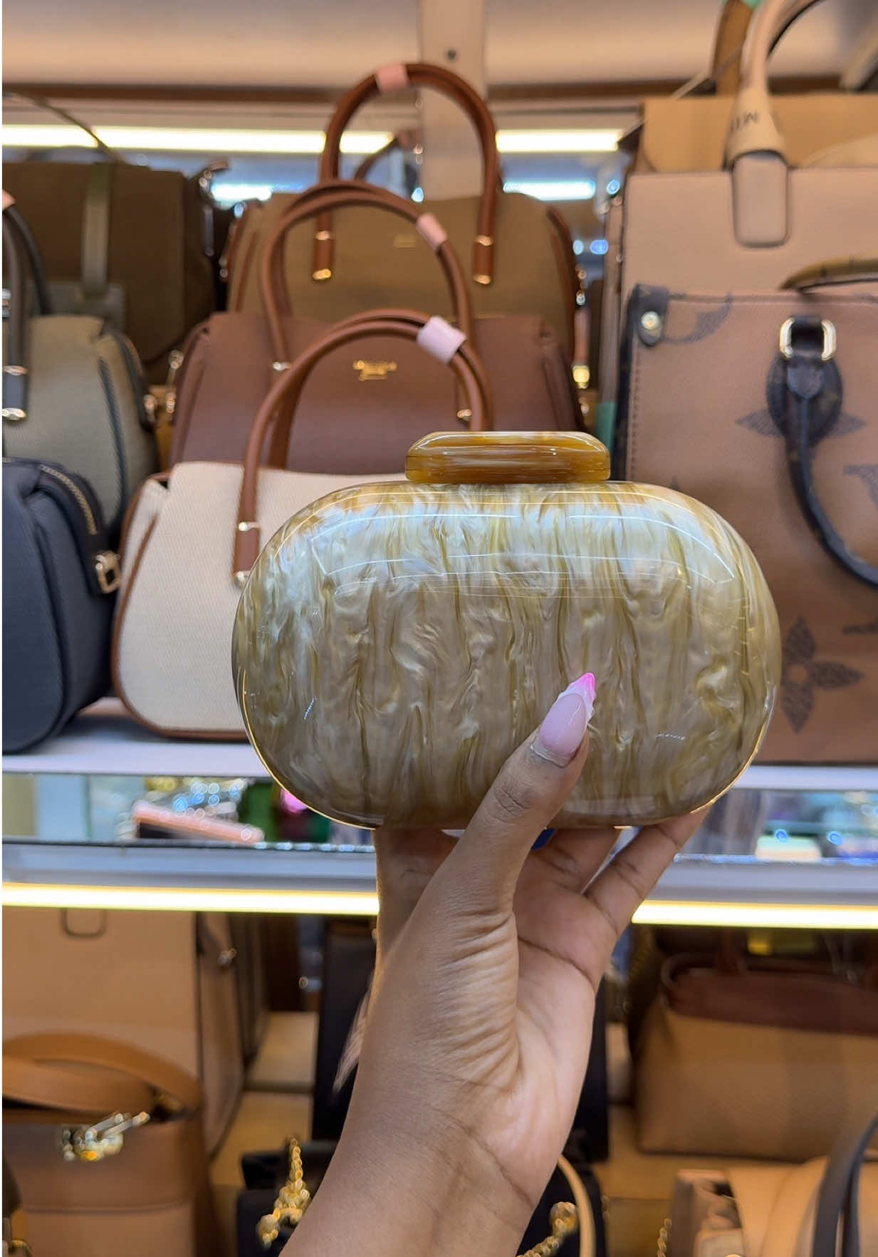 Mini marble clutch bag . ☎️:0776625854 📍Kyato complex after equatorial mall .shop no:B4-23.  #marblebag #clutchbags #bagsinkampala #highqualityhandbags #fyp 