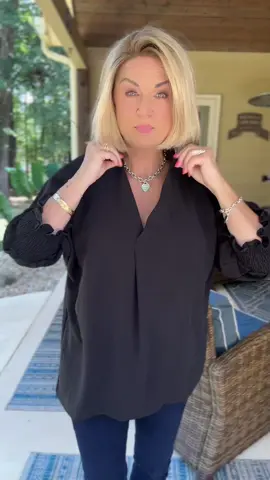 Versatile blouse for casual or work! Tunic length and lots of colors. #workwear #blouse #vnecktop #tunic #topsforwomen @DOKOTOO-US 