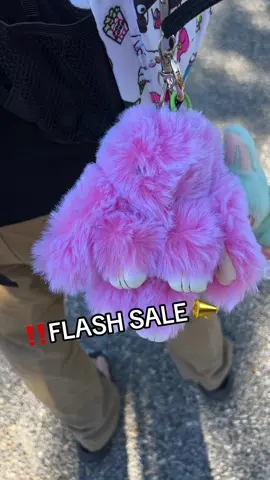 Best part is they’re not creepy! 😂 my 8 and 5 year old LOVE how soft they are! #keychain #flashsale #freeshipping #kidapproved #bookbag 