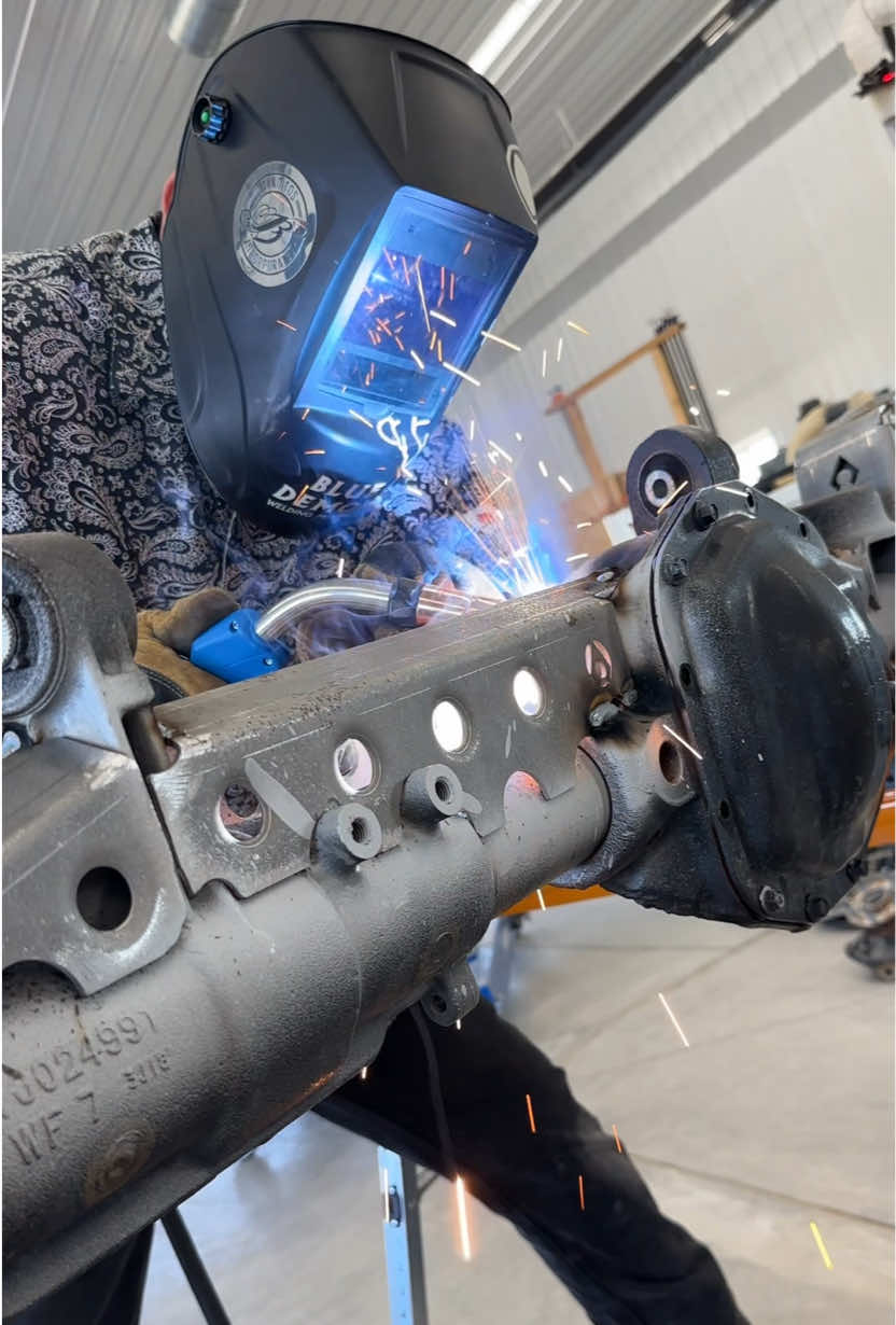 Getting the @Artec Industries axle trusses and armour welded on with the @Miller Welders Official 255 from @Banditos . @WayneDick did a killer job and then I threw on some black paint and the axle is looking awesome and almost ready to go back in the Jeep 