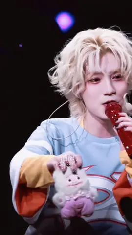 He's so adorable 😍 Just like my living doll! #鹿晗 #luhan #美少年 #fypシ 