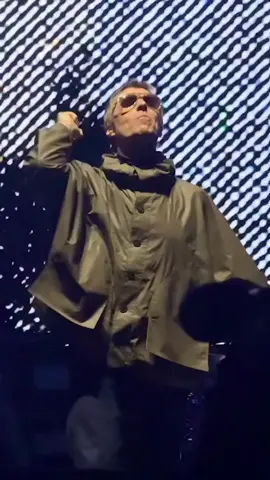 Drop your best caption in the comments #oasis #liamgallagher #oasislive #oasislive25 #oasisband @Oasis @Liam Gallagher 
