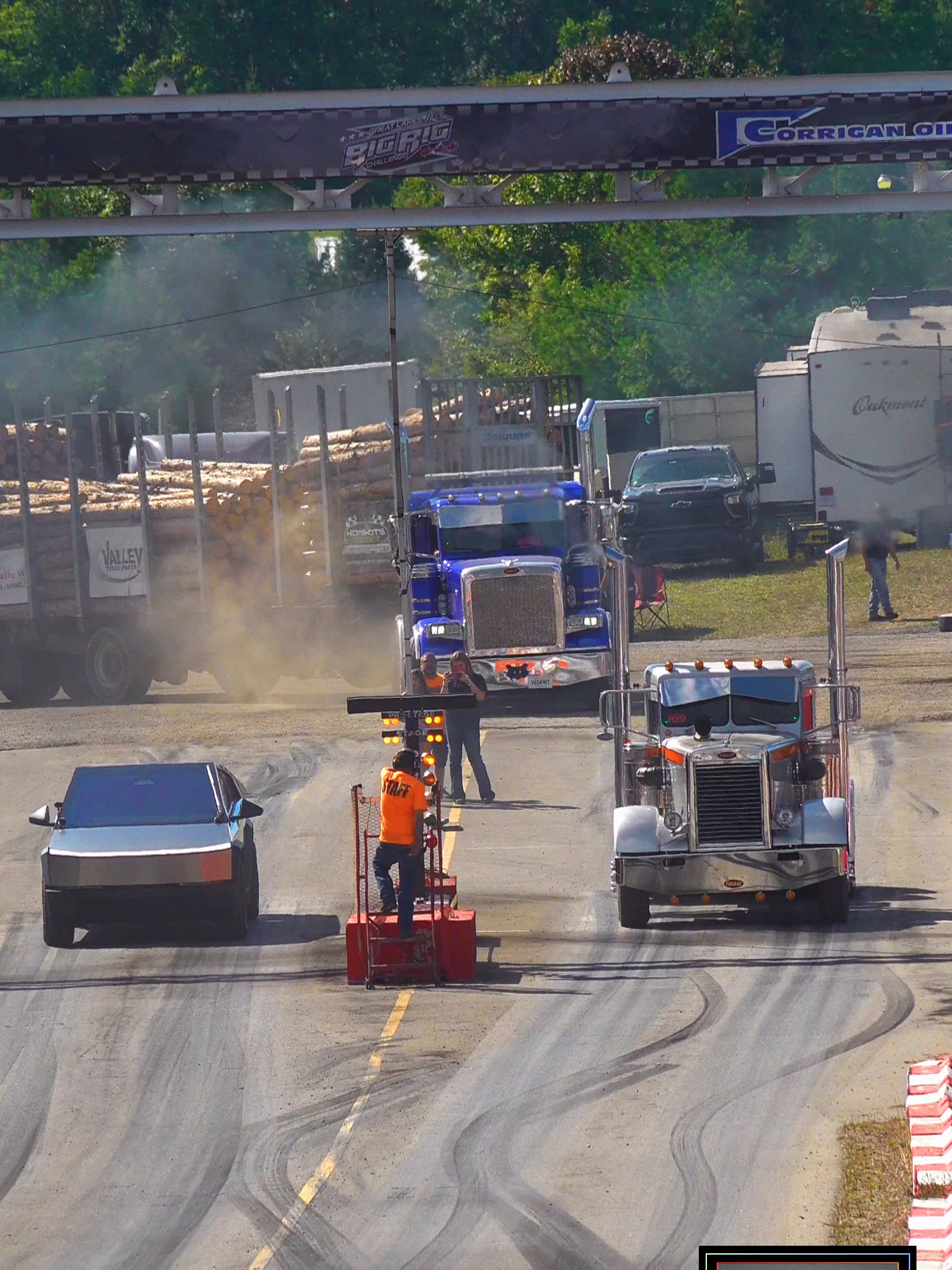 can the semi beat the cybertruck in a race? lets see then watch some more epic uphill semi drag racing #tesla #semi #teslasemi #cybertruck #semiracing