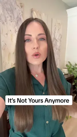 🚨 Seller Tip 🚨 When you sell your home and the transaction closes, the property no longer belongs to you. Once it records, it officially belongs to the buyer. That means: ✅ You cannot access the property ✅ You cannot remove anything left behind ✅ You cannot come back to “visit” Anything attached to the home conveys with the sale unless specifically excluded in the contract. That means if you want to keep your: ✨ Fancy chandelier 📚 Built-in bookshelf that’s a family heirloom 🌸 Special plants or flowers in the yard …you need to write it in the contract ahead of time. 💡 Tip: Decide before listing what items stay and what items go. It avoids confusion, conflict, and potential legal trouble after closing. #sellingyourhome #realestate #arizonarealestate #homesellingtips #arizonarealtor 
