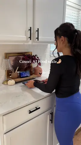 Smarter than your average food scale 👀✨ Tracks calories, macros & more in real time with AI. This Cosori scale is officially my meal prep hack 🖤 #TikTokMadeMeBuyIt #Cosori #MealPrep #FitnessTok  #AI 