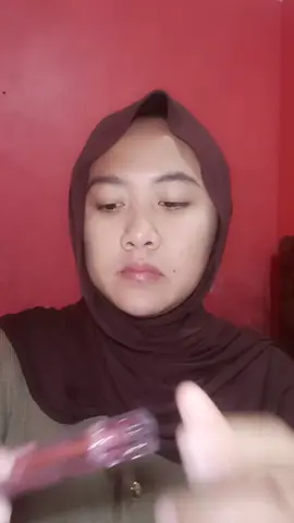 ✨ Mau tampil manis tapi tetap elegan? Cobain Hanasui Lip Last Cream shade Her Rules 💄 Warnanya kalem, natural, dan gampang banget dipakai buat daily look 🌷 💋 Ringan di bibir 💋 Nggak bikin kering 💋 Tahan lama seharian Her Rules = Her Confidence ✨ #Hanasui #makeupnatural #dailymakeup 