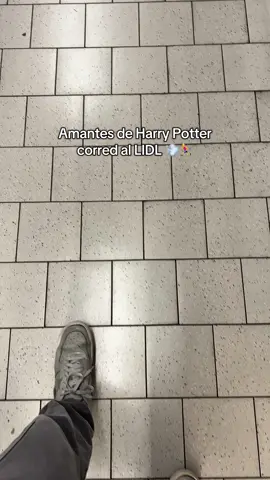 Más información en mi perfil 👆🔗 #varitamagica #harrypotter #harrypotterwands conviértete en un mago con esta varita mágica que lanza fuego y sorprende a todo el mundo con tu magia 